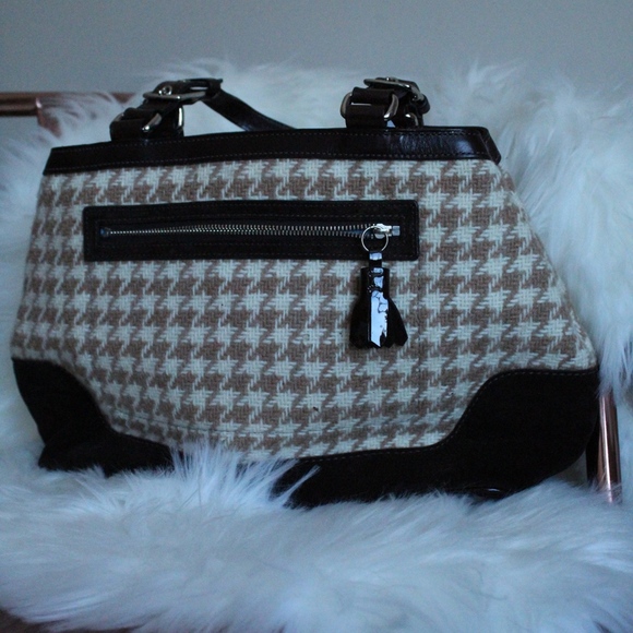 Coach - Picture 2 of 6